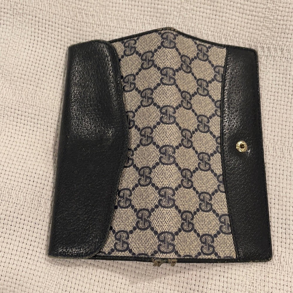 Vintage gucci wallet